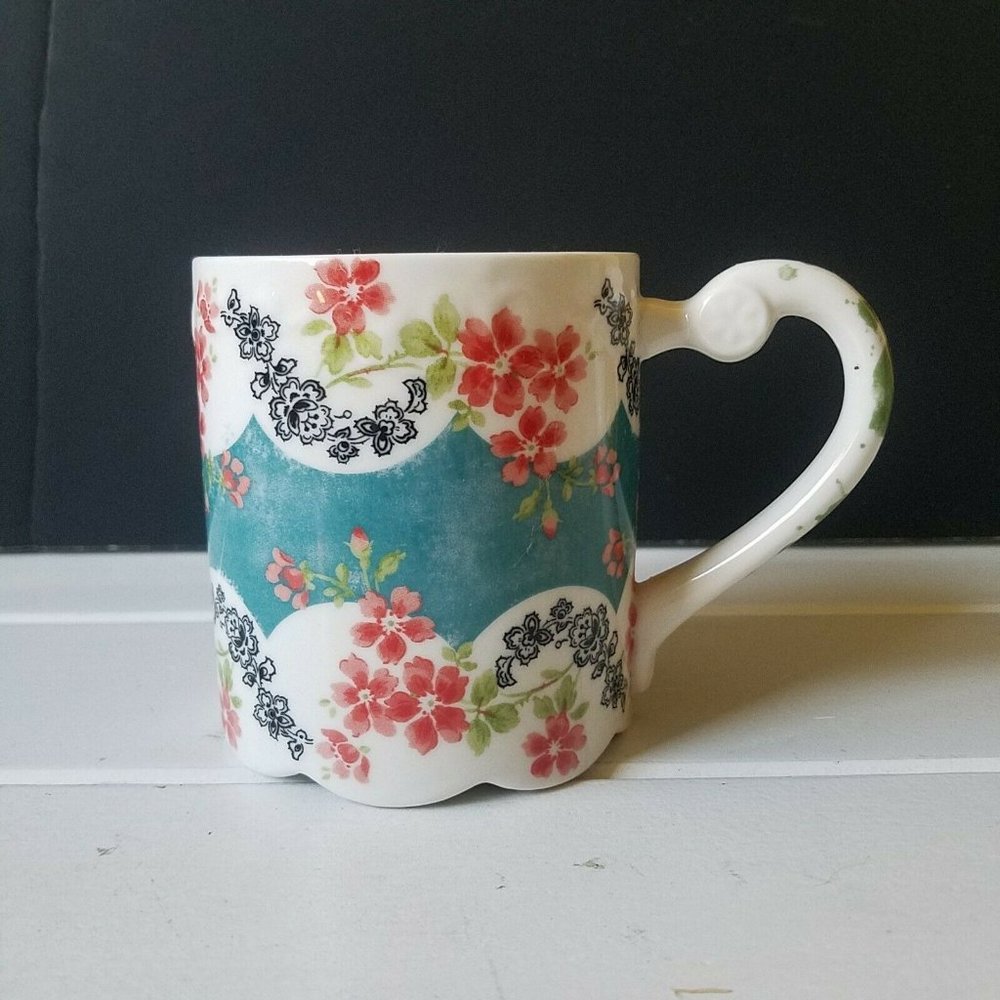 ANTHROPOLOGIE Scalloped Edge Floral Coffee Tea Mug, Romantic Country Style B11
